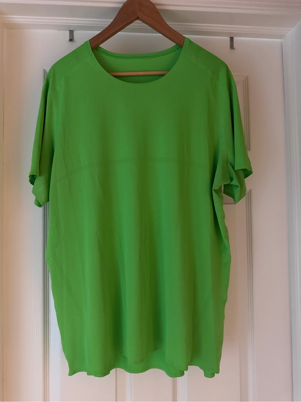 Lululemon athletica Men’s Short Sleeve Crew Tee in Bright Green, Size XL